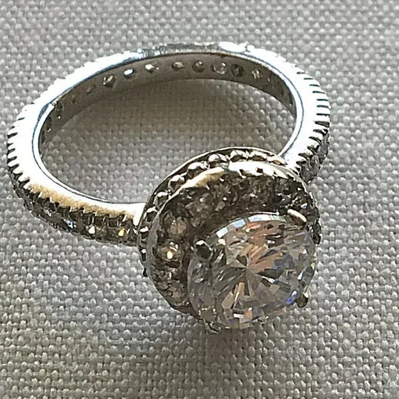 GORGEOUS 925 STERLING SILVER SIMULATED DIAMONDS HALO RING